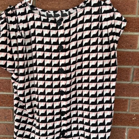 Who What Wear Black and Pink Geometric Blouse - Picture 4 of 8